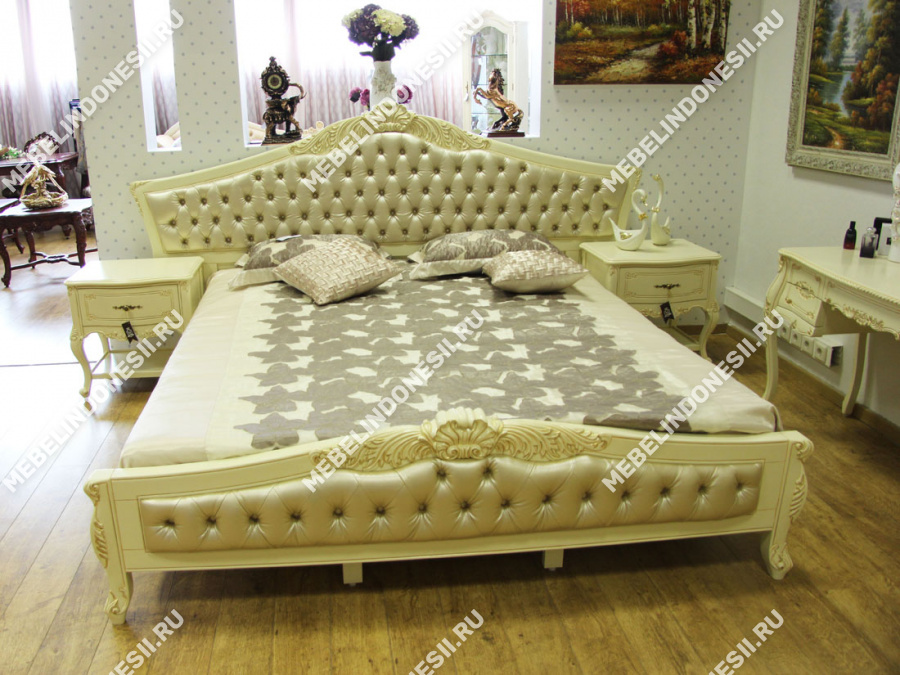 Кровать из массива  